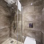 Redmont Nisantasi מלון